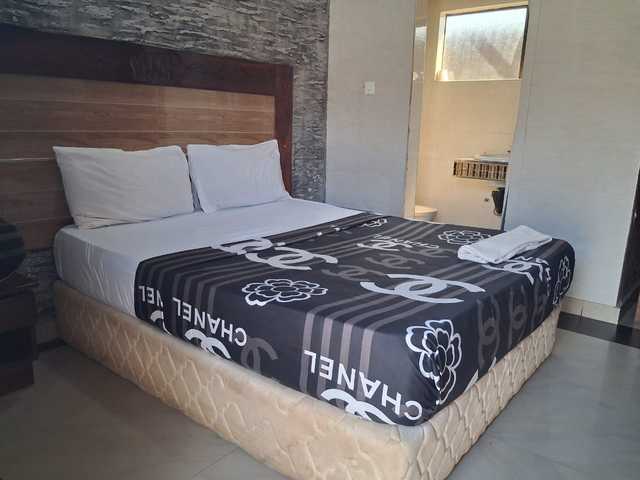 Comfort Plus room at Whispers Lodge