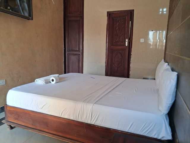 Comfort room at Whispers Lodge